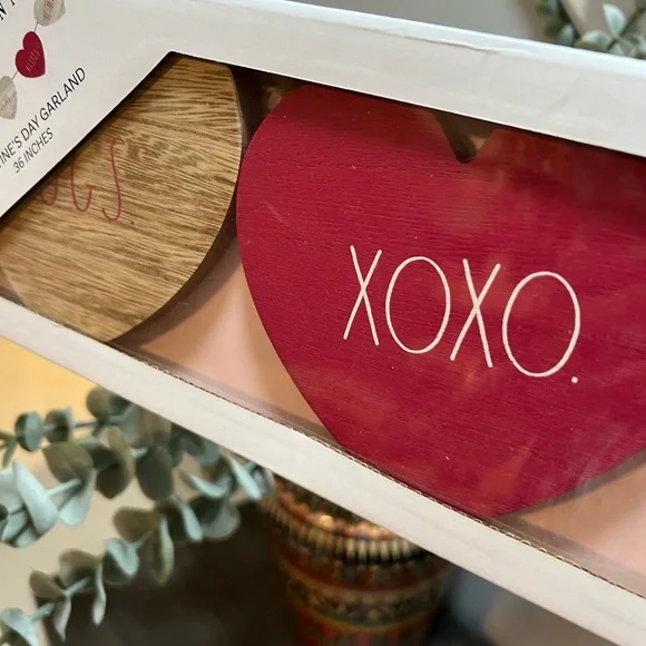 RAE DUNN Valentine’s Day garland - Picture 7 of 9